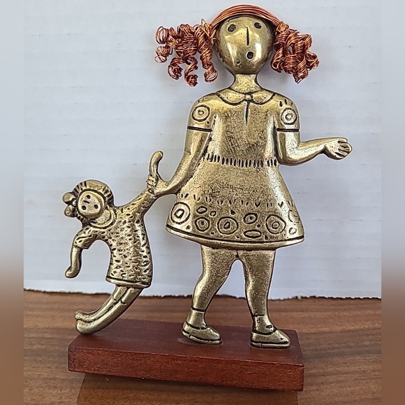 Country Crafts Tigaki Handmade Bronze Decorative Figurine on Wood Stand - Picture 7 of 7